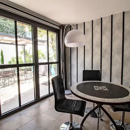 Le Clos Des Anges Homestay Cogolin